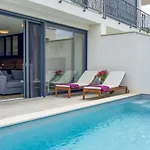 Casa Ella With Private Pool Apartment *