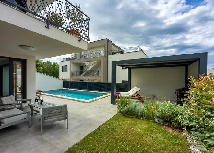 Casa Ella With Private Pool Poreč