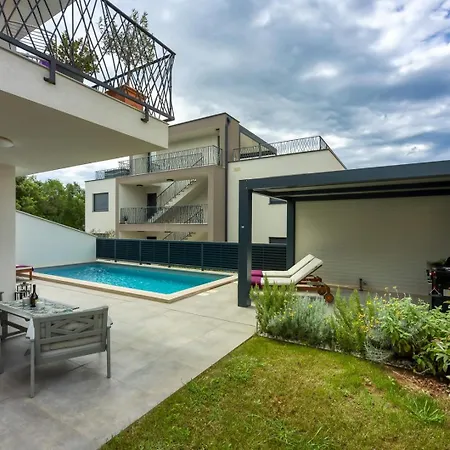 Casa Ella With Private Pool Porec